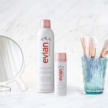 Cargar imagen en el visor de la galería, Evian Agua Termal 300 ml y 50 ml en el tocador
